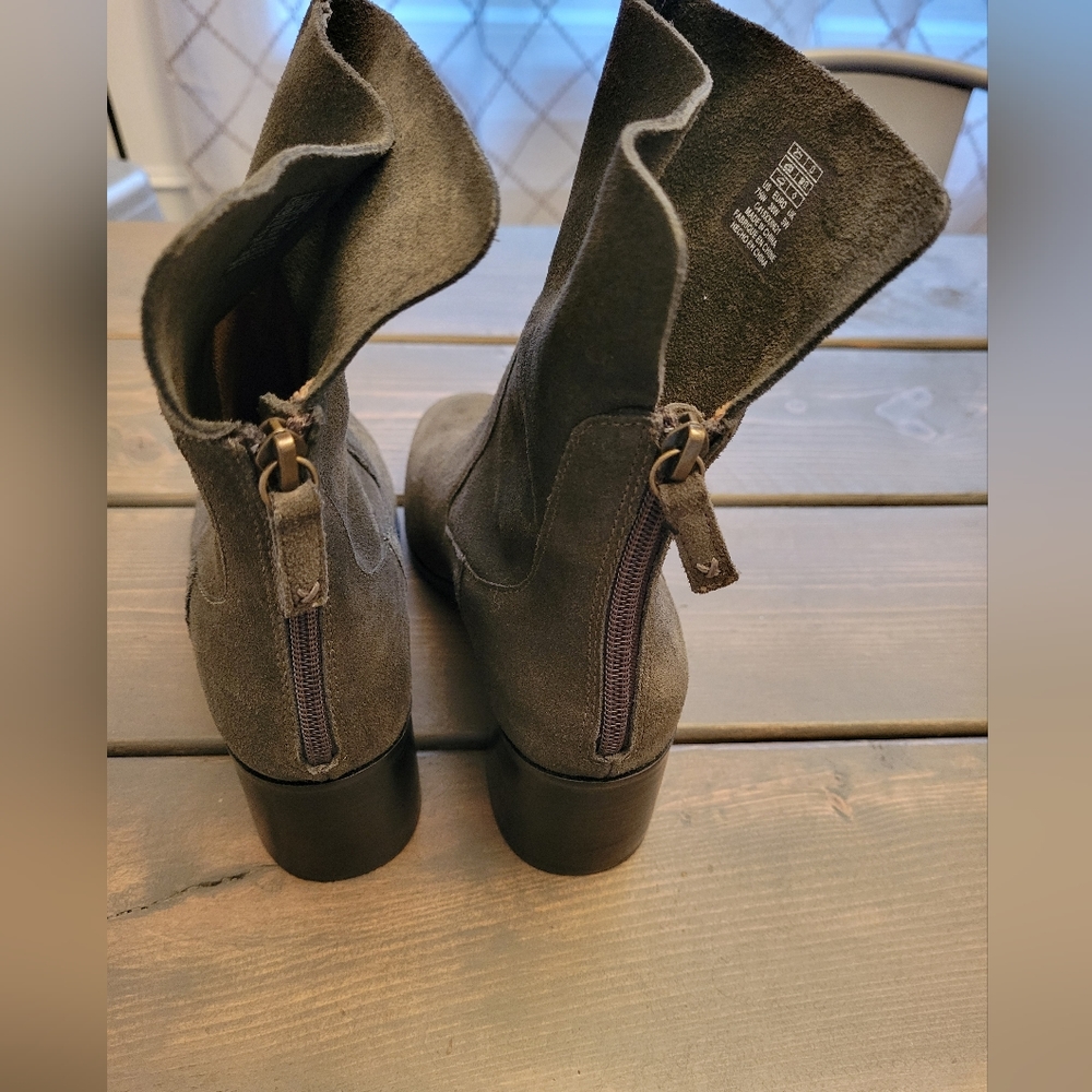 Kelsi Dagger suede boots size 7.5w - Picture 6 of 7